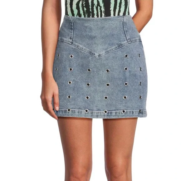 Avec Les Filles Grommet Denim Mini Skirt - Picture 2 of 10